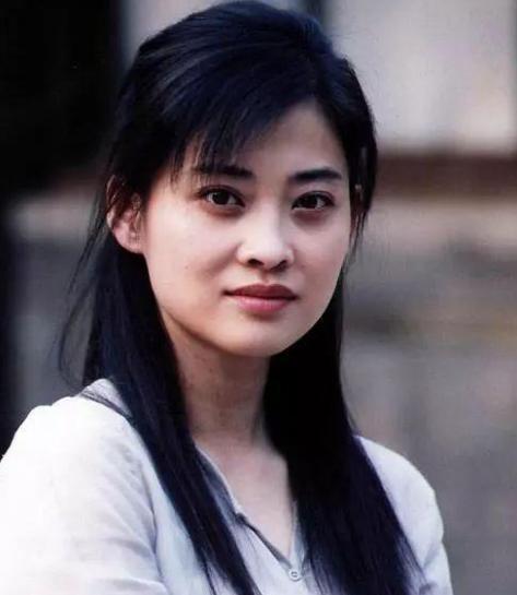 1994年春晚,朱时茂大变活人,充当道具的女孩,现在已大红大紫