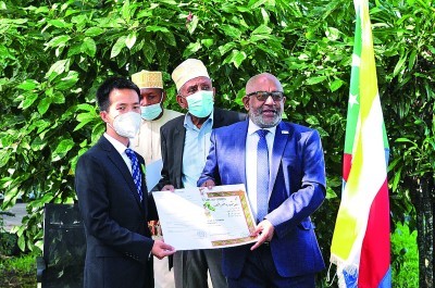 6月15日,瓦努阿图总理拉夫曼在首都维拉港国家会议中心接种中国疫苗.