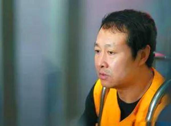 夜上海酒店发生命案30位硬汉持械斗殴一人命丧医院