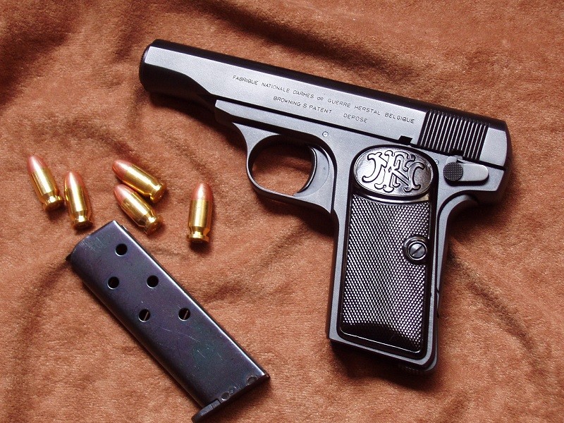 fn m1910型手枪的弹药可以选择.32acp手枪弹(7.65×17毫米)或.