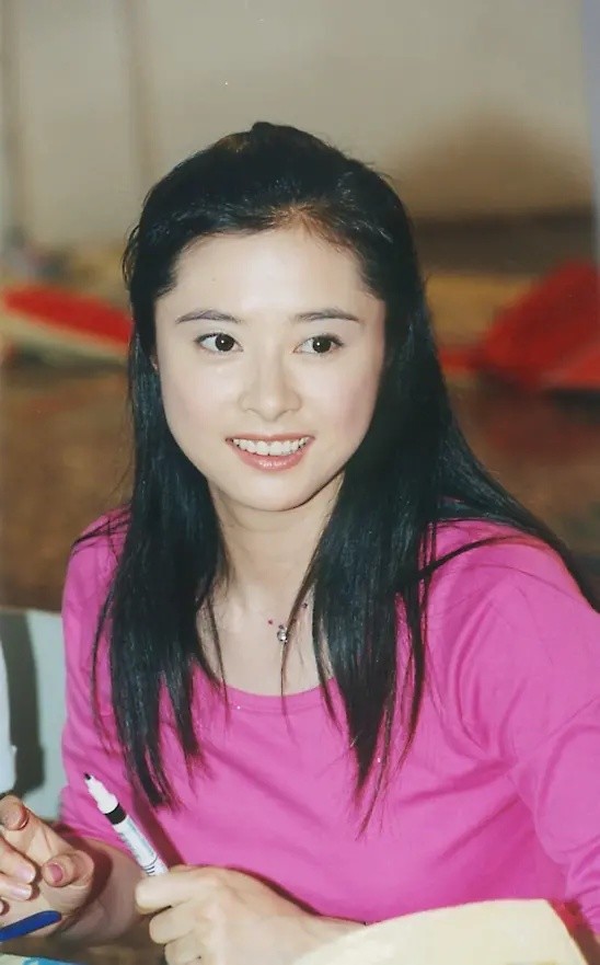 明星美照——何美钿_腾讯新闻