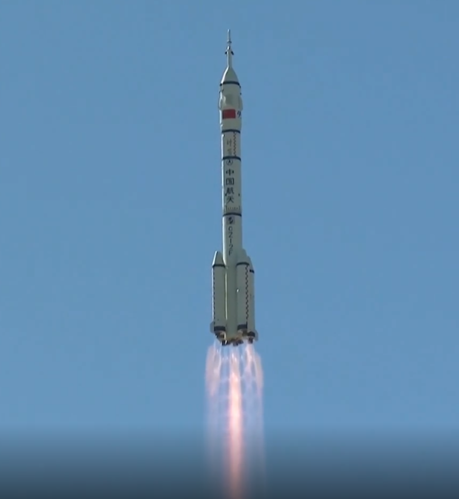 在酒泉卫星发射中心点火发射长征二号f遥十二运载火箭搭载神舟十二号