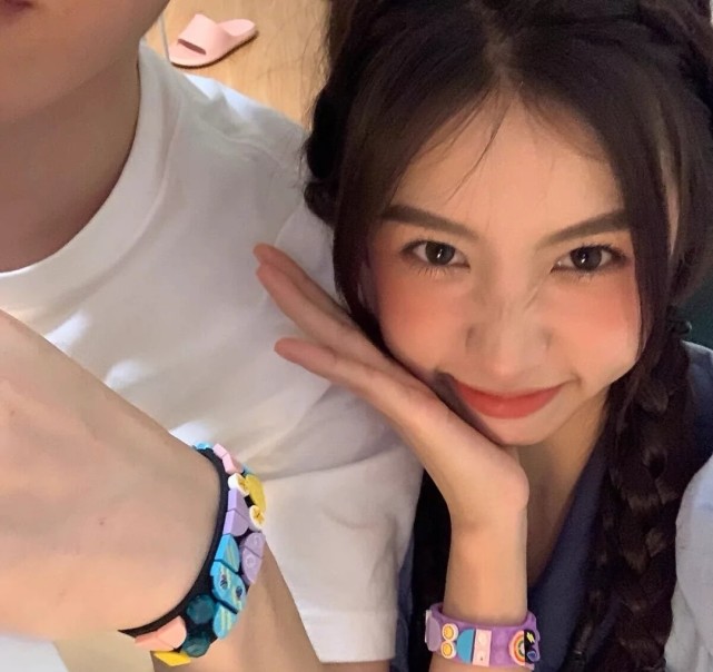 女明星和她的保安情侣头像加官宣文案