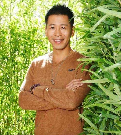 恭喜tvb绿叶蔡国威宣布转签经理人合约加入大台五年表现亮眼