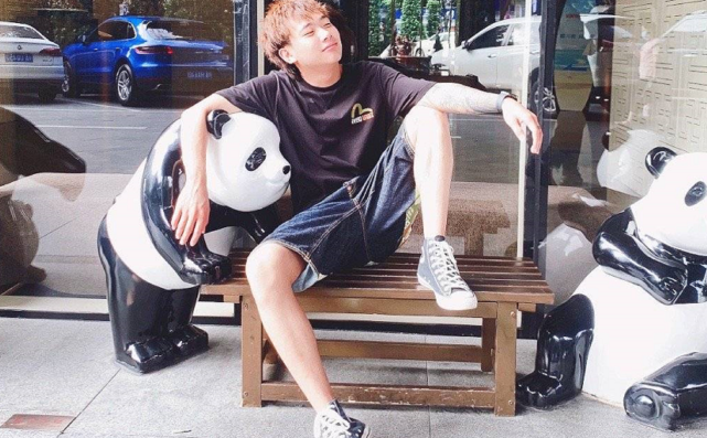 唐人小哥表情帝因一句话涨粉400w惨的是背后团队背叛