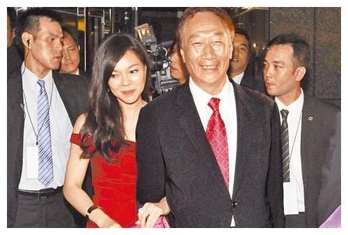 借70万给丈夫创业,丈夫成首富她却患癌,丈夫改娶小24岁姑娘|庄月明|林