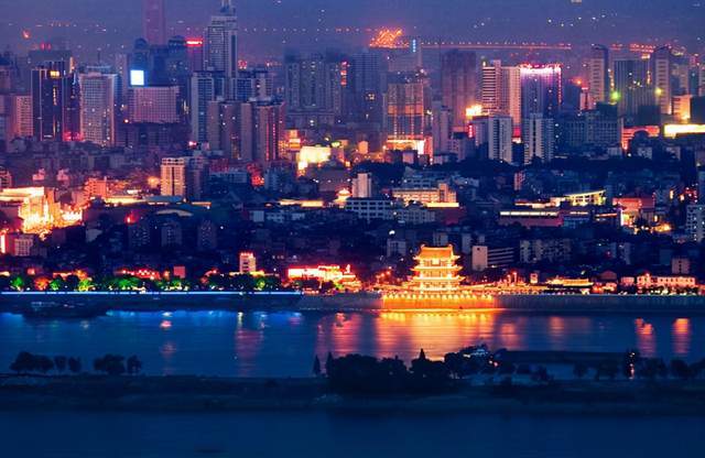 人口前十位的国家_“七普”人口最年轻的广东省,人均购房面积排不进全国前十