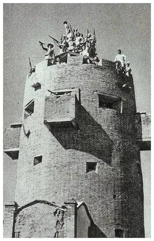 摘要:抗战中日军在华北实行"公路为链,碉堡为锁"的囚笼政策,遍布华北