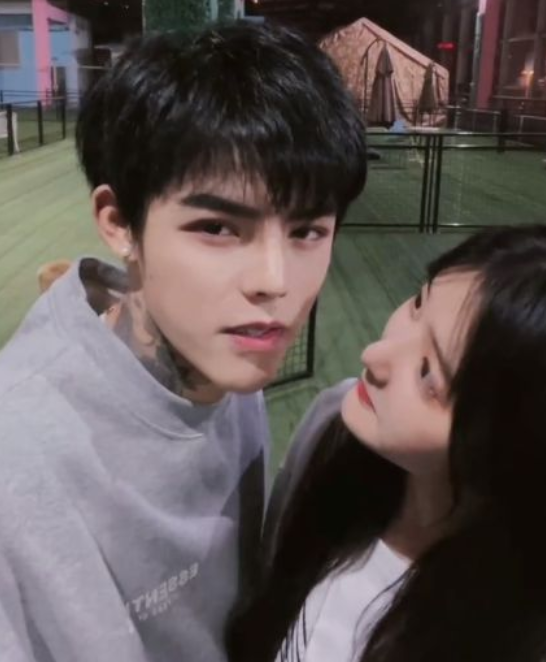 殷世航不过是20多岁的小男孩,与我的年龄没有多少区别,可人家都住到6