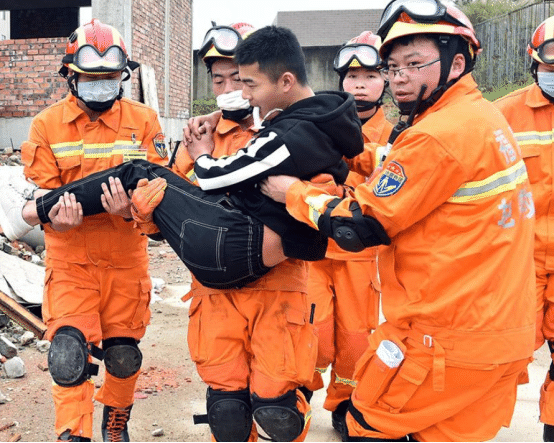 《紧急救援》电影里的高谦和赵呈,喜欢不起来,特效很好