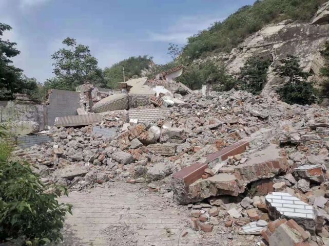 河北邯郸峰峰矿区一户主离家2日,回家后发现房屋被强拆成废墟