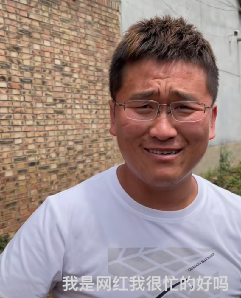 又蹭热度姜涛笑神喊话王思聪不要再给我打电话了我很忙的