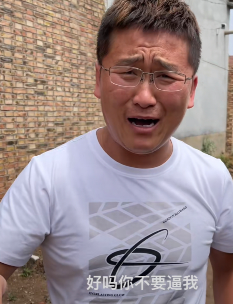 又蹭热度姜涛笑神喊话王思聪不要再给我打电话了我很忙的