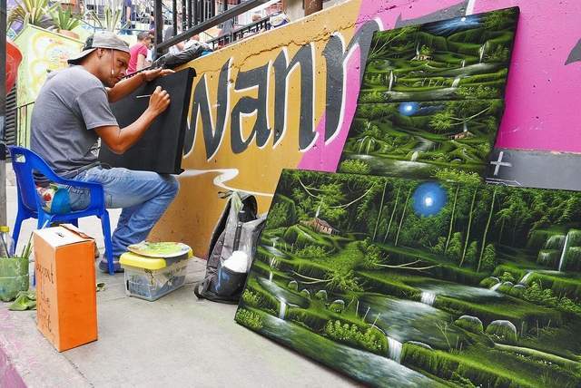 麦德林十三号街区曾臭名昭著的暴力街区如今已是街头艺术圣地