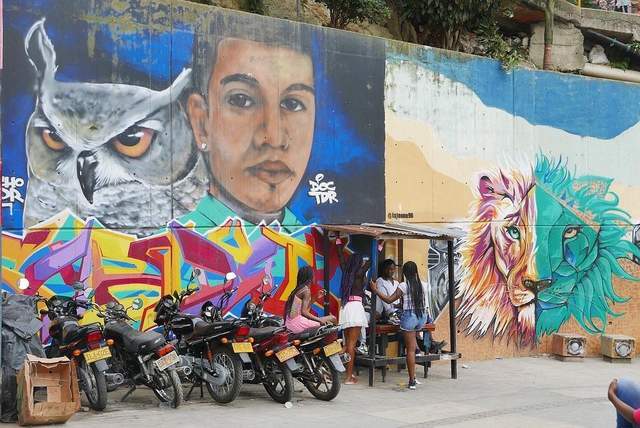麦德林十三号街区曾臭名昭著的暴力街区如今已是街头艺术圣地