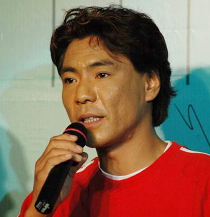 54岁的屠洪刚开始演起了小配角他是如何一步步走到今天的