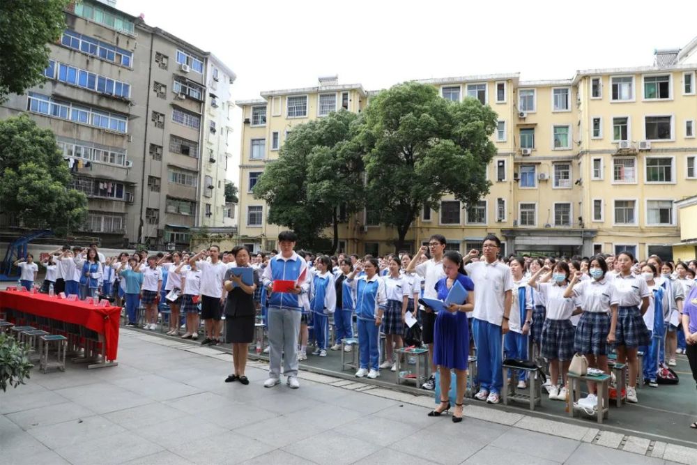 江西法院"我的成年日"走进南昌市第八中学_腾讯新闻
