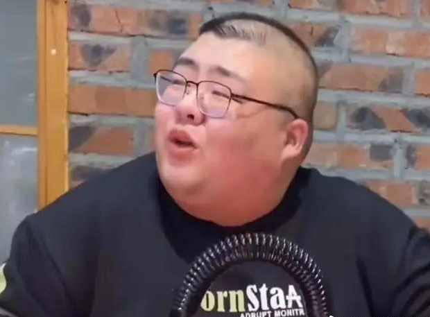 红雨复出引热议跟大蒜涛扮可怜博同情泡泡龙出场方式直戳泪点