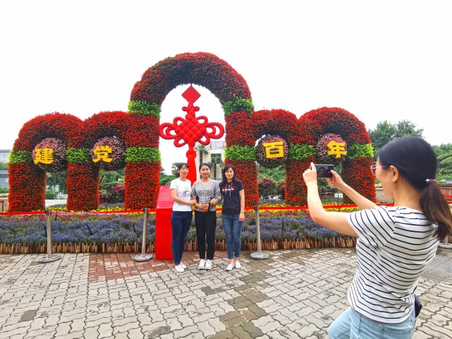 五彩繽紛,花開綠城!二十多個立體花壇現身鄭州街頭,你發現了沒?