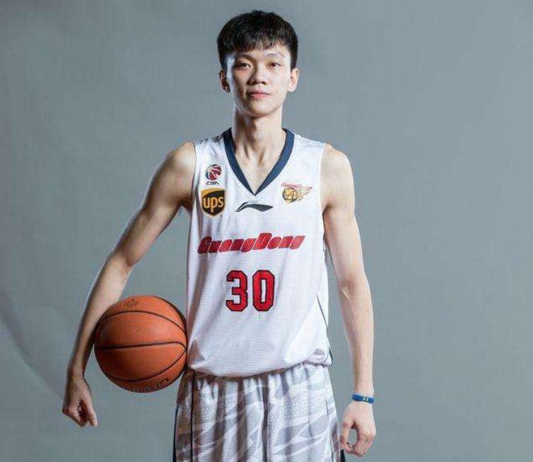 广东宏远俱乐部 正式离队！广东宏远弃将或就此告别CBA，朱芳雨尽力了