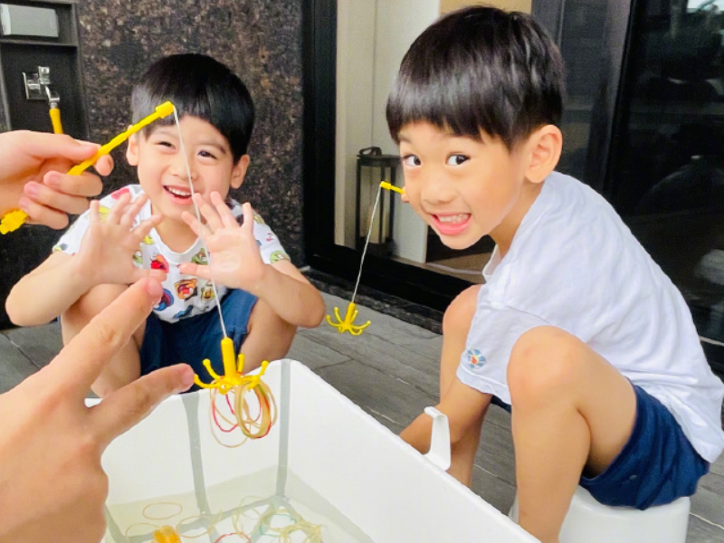 林志颖双胞胎儿子,长大不知道迷倒多少小姑娘!_腾讯新闻