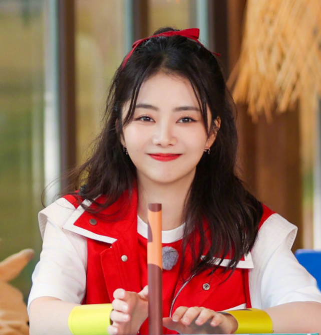 图片 >在上一期的节目中,节目组邀请了金靖,李沁和谭松韵三位女神加盟