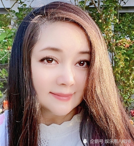 87版薛宝钗张莉近照曝光保养得宜被赞逆生长56岁依然单身