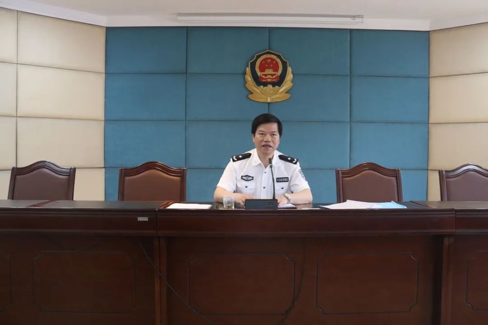 会上,分局党委书记,局长王升平传达了6月15日召开的全省公安机关建党