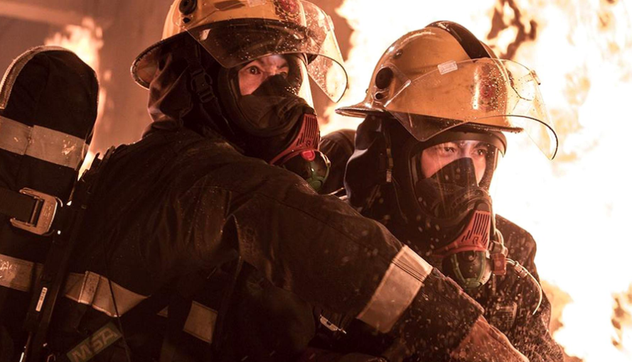 英雄少年赖宁救火牺牲时仅15岁,他的父母如今生活怎么样了?_腾讯新闻