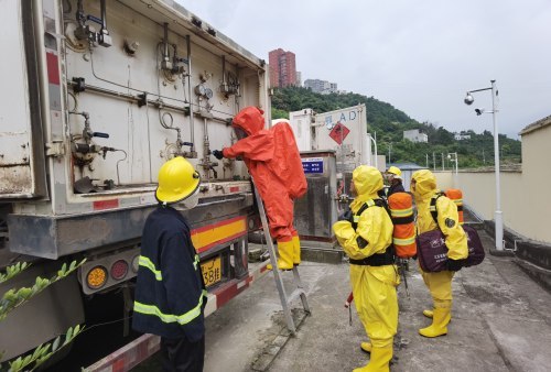 巴東消防救援大隊開展加氣站(cng)應急救援演練