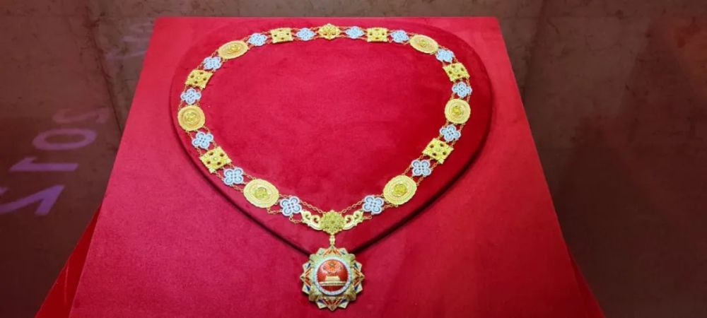 张伯礼院士"人民英雄"荣誉称号奖章一件件文物展品如同星星之火,见证