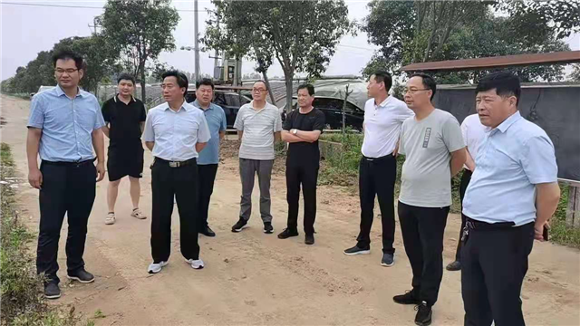 南阳市林业局局长余泽厚一行到赵河镇调研指导林业工作