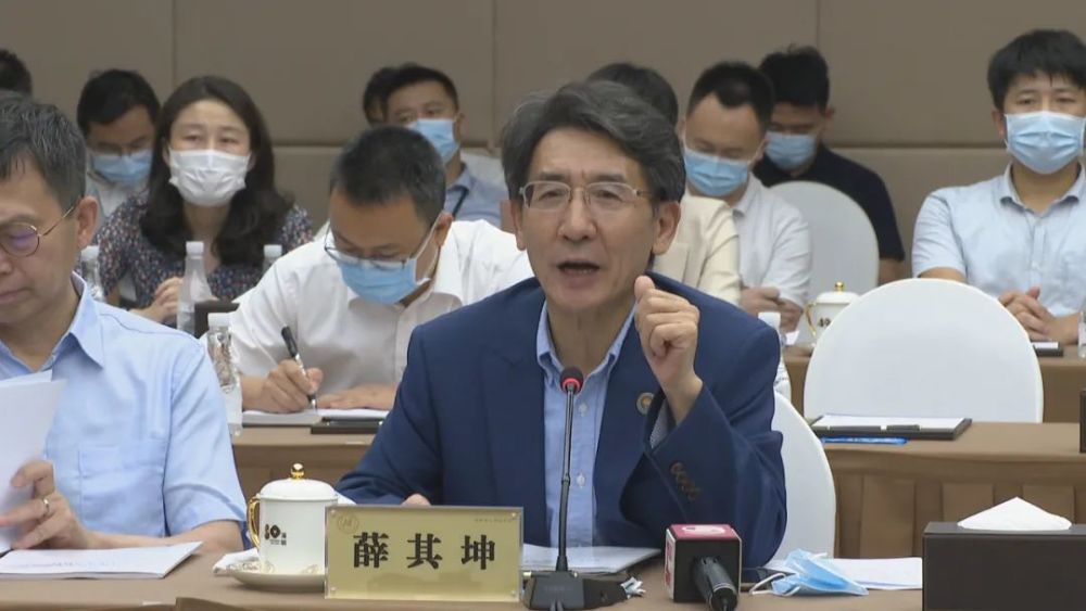 薛其坤:深圳应采取超常规发展模式市领导程步一,聂新平,郑红波,王幼鹏