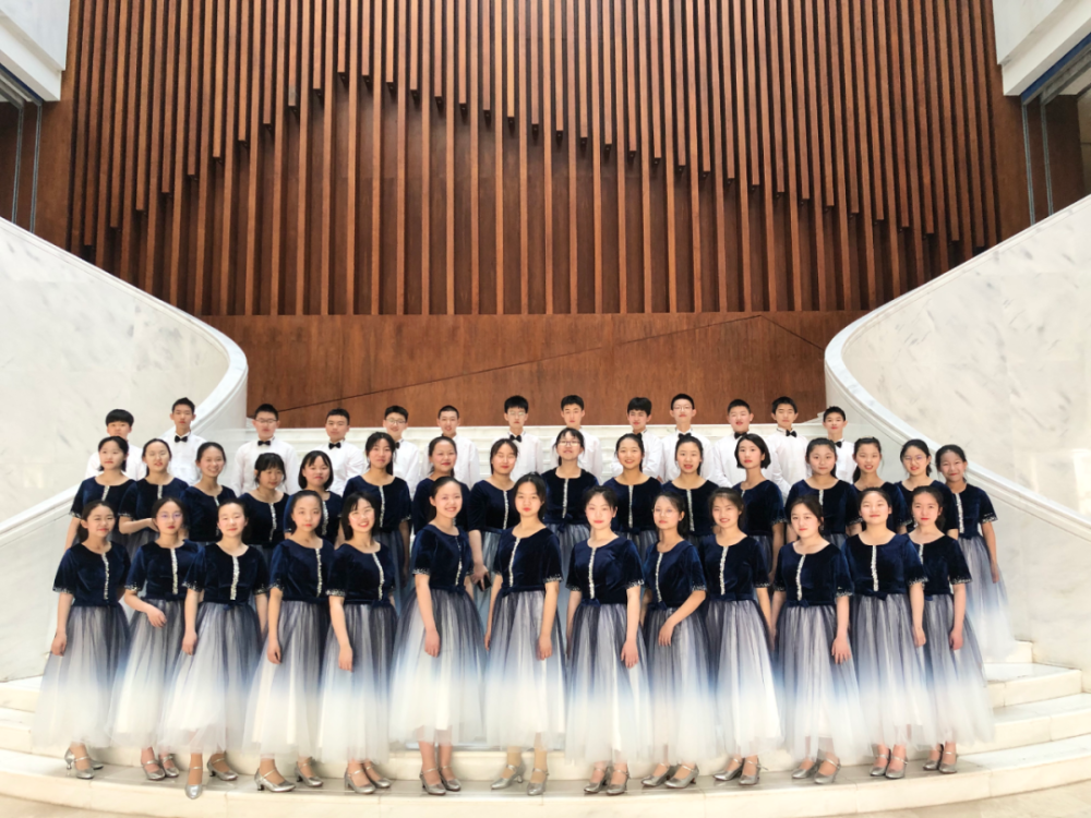 西安经开第一学校星空合唱团在世界和平合唱比赛节荣获金奖