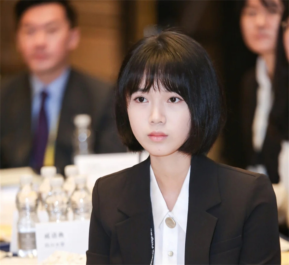 清华硕士求职遭拒:在第一学历面前,研究生文凭"不值一提"