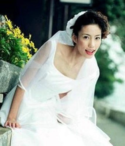 沈旭华出事3天后,饭店才贴上警示牌和安上护栏,但一切都难掩沈旭华