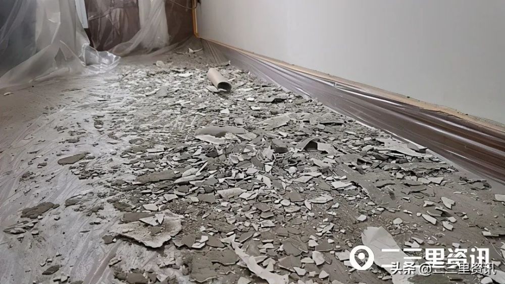 榆林高新区一新房入住半年,墙皮鼓包大面积脱落