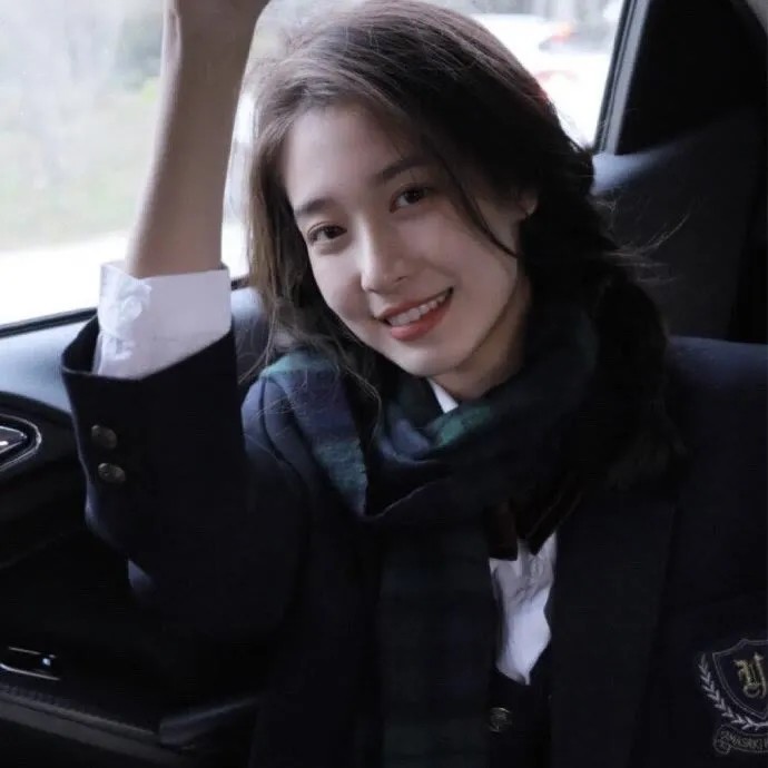 心动女生头像晚睡的女孩会被月亮抓去罚站的