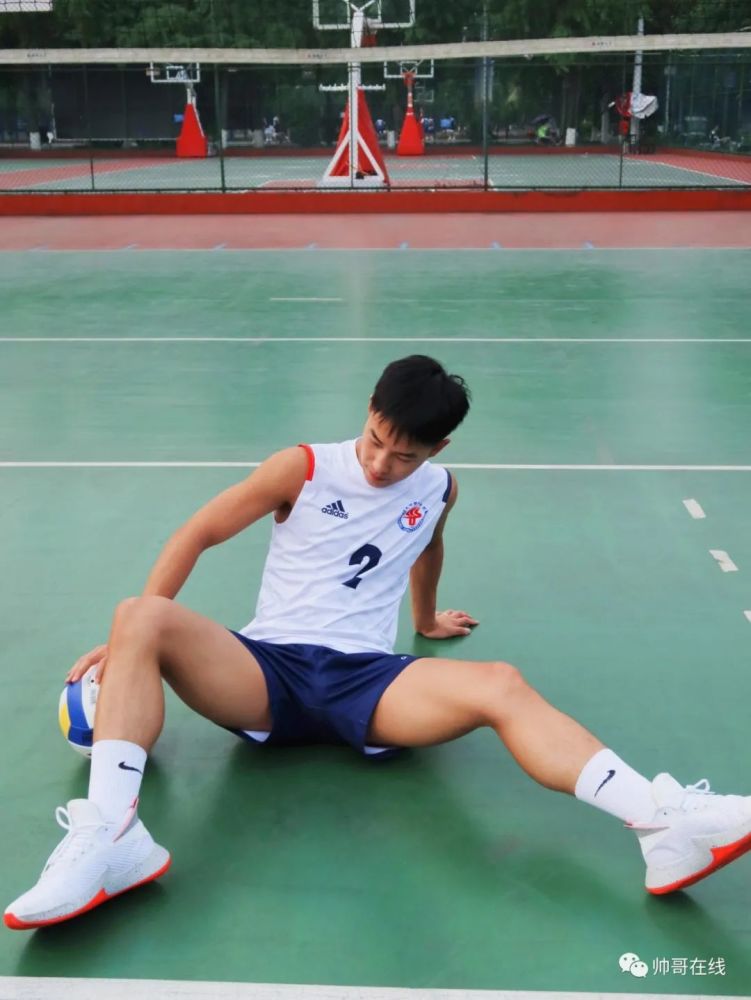 18岁成都体院的排球体育生这少年感让你疯狂心动