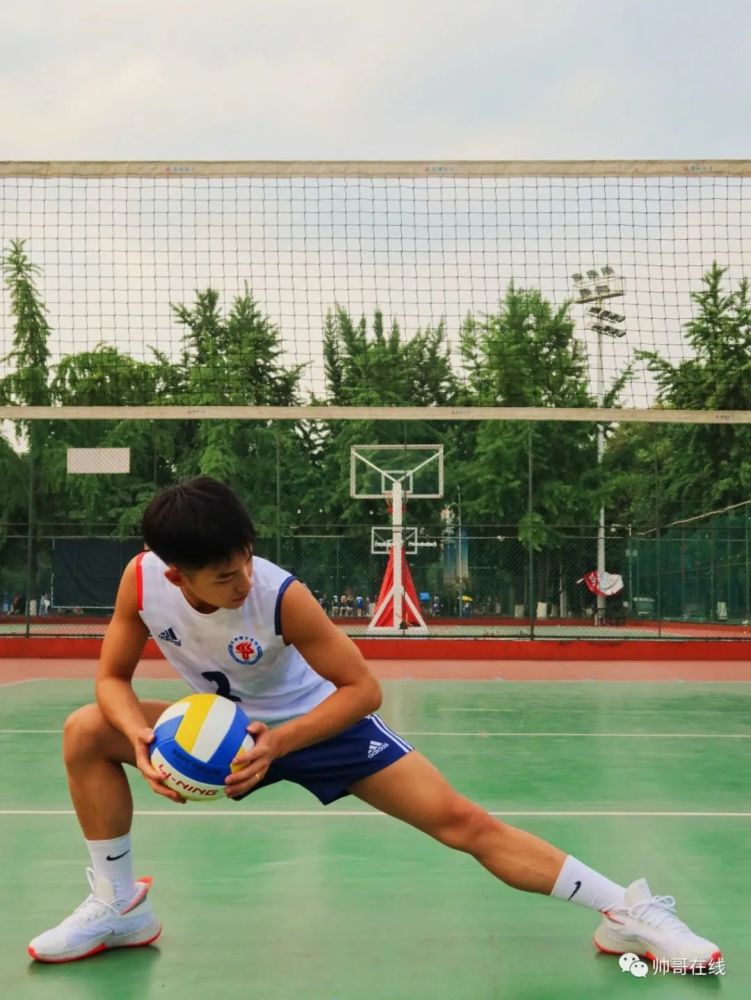 18岁成都体院的排球体育生这少年感让你疯狂心动