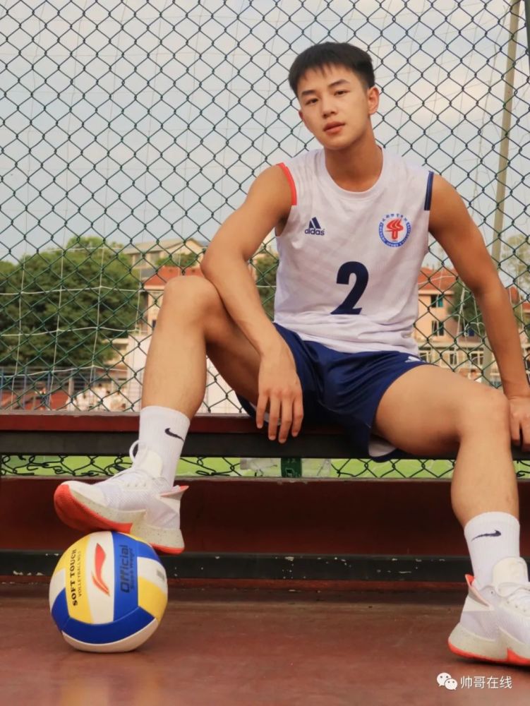 18岁成都体院的排球体育生这少年感让你疯狂心动