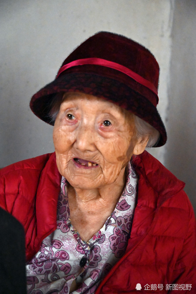 100岁长寿奶奶5天吃1斤白糖还最喜欢吃肉78岁女儿很不理解