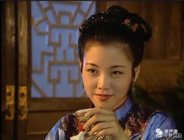 她也跨界在《康熙》单元剧《紫砂记》里担任了单元女主.直