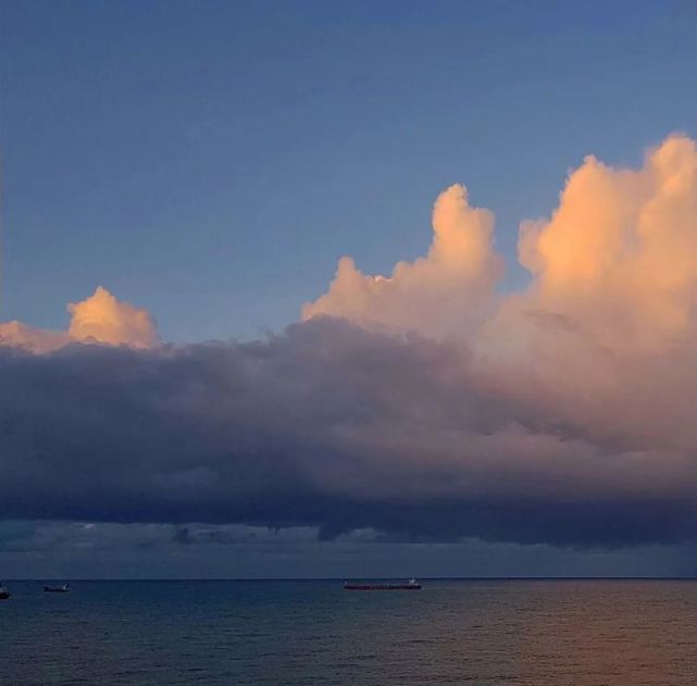 適合去海邊玩發朋友圈的文案|海風|大海|海浪