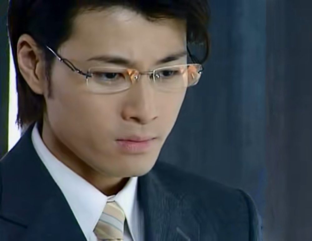 电视剧《海豚湾恋人》剧照优越的教育条件,精致的生活环境,让徐泽亚