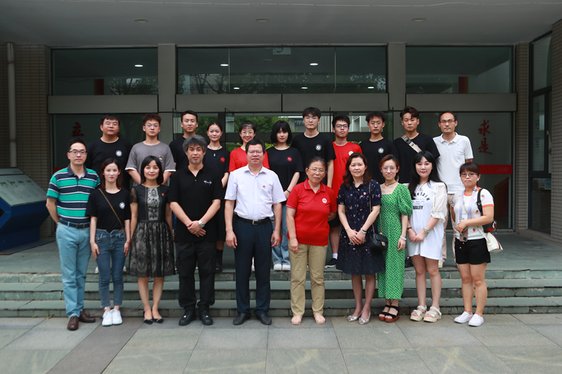 嘉闻速递王会悟孙女李典与重孙女王励卓受邀来校座谈