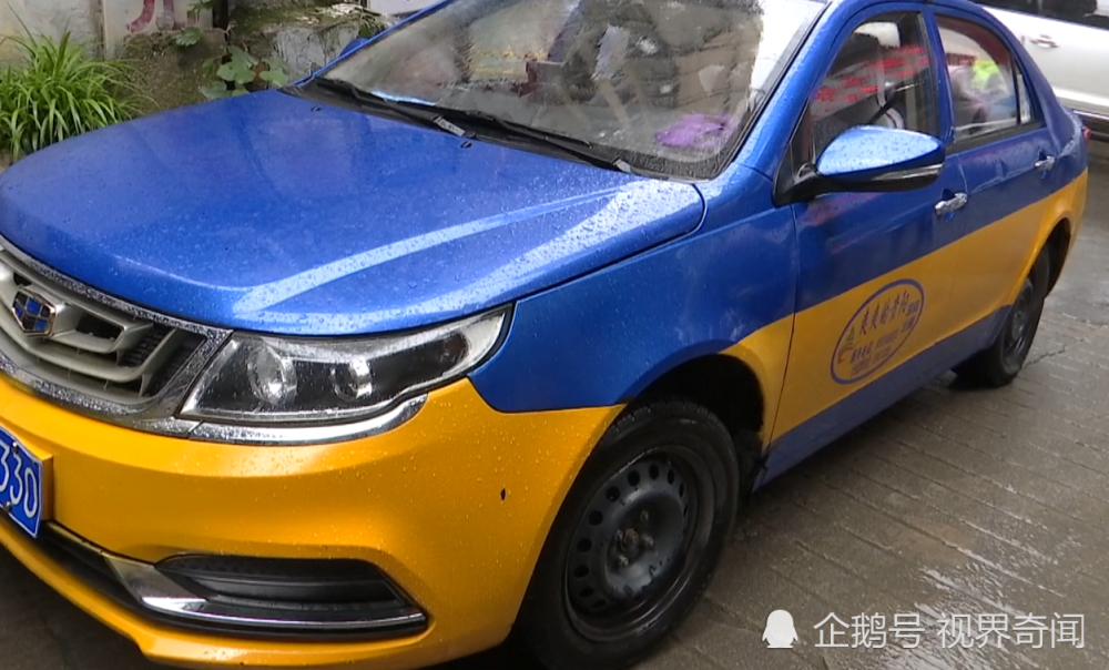 活久见!贵阳女子坐出租车,17元车费只给10元,因堵车不关她的事