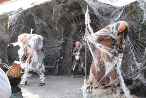 放眼看上去,就像盘丝洞大仙们,比如雄性的蜘蛛侠与雌性蜘蛛精全体出动