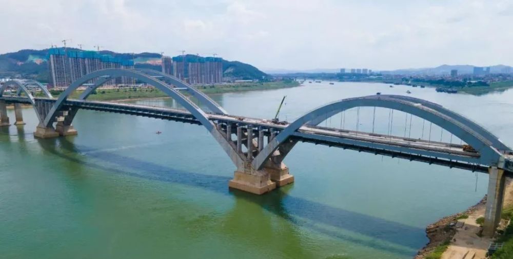 西堤路与高旺路平交西江四桥南岸起点梧州又一座建成的跨江大桥是近年