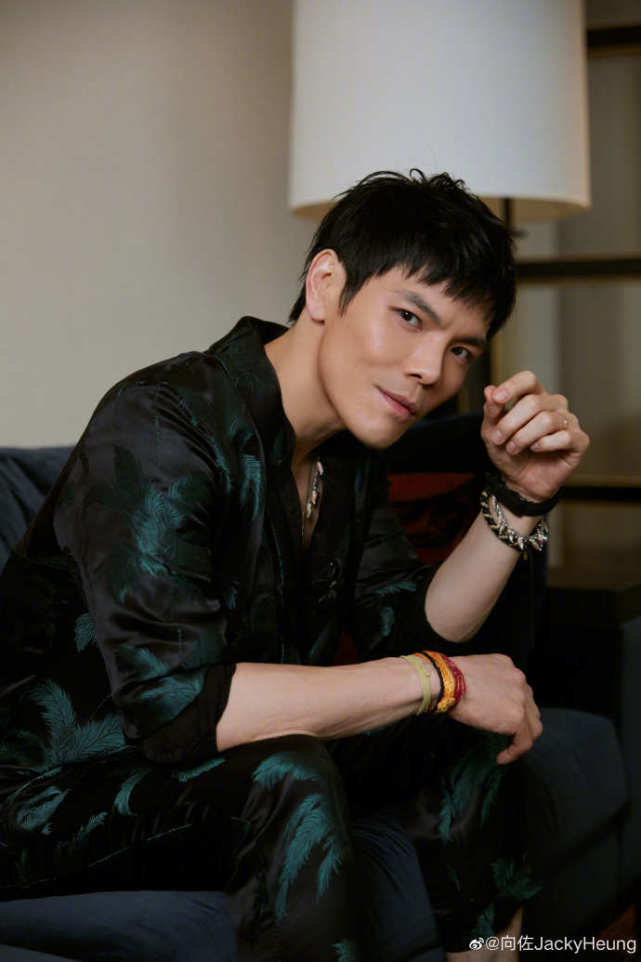 与郭碧婷分开53天向佐喊话想念老婆和女儿盼娘俩早日到来团聚